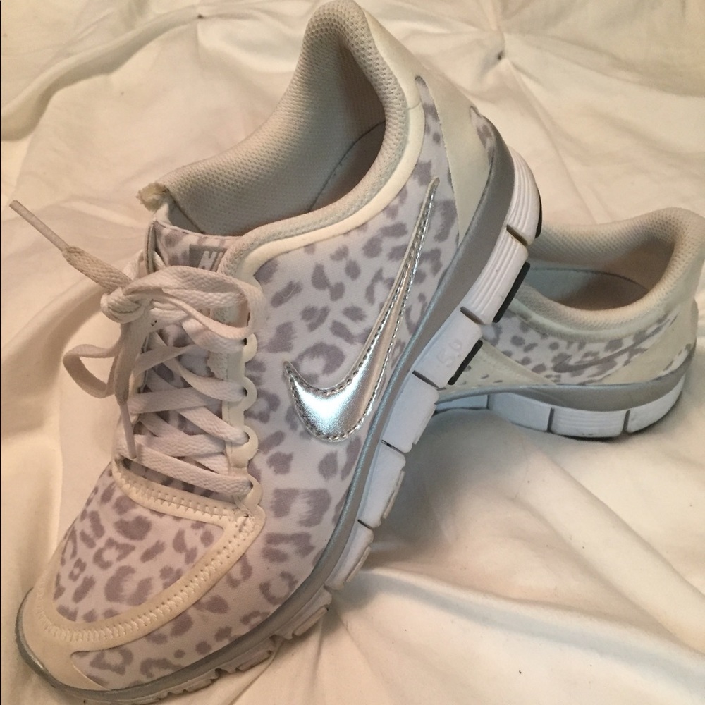 Nike leopard running shoes