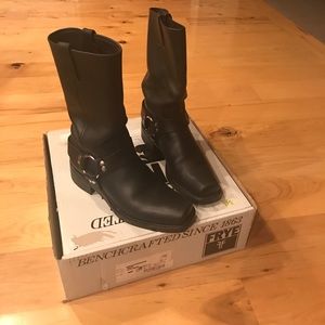 NWT FRYE Harness 12R Boots - Black w FRYE box