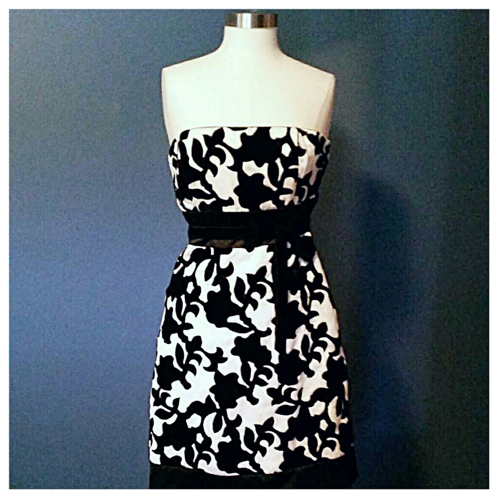 White House Black Market sleeveless dress
