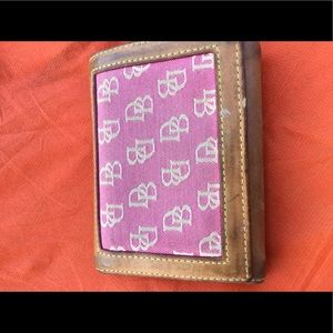 Small Dooney wallet 🌺