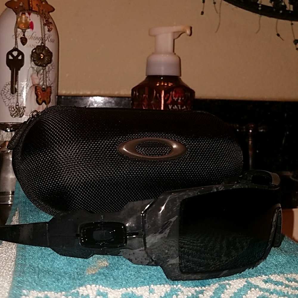 Oakley oilrig with case