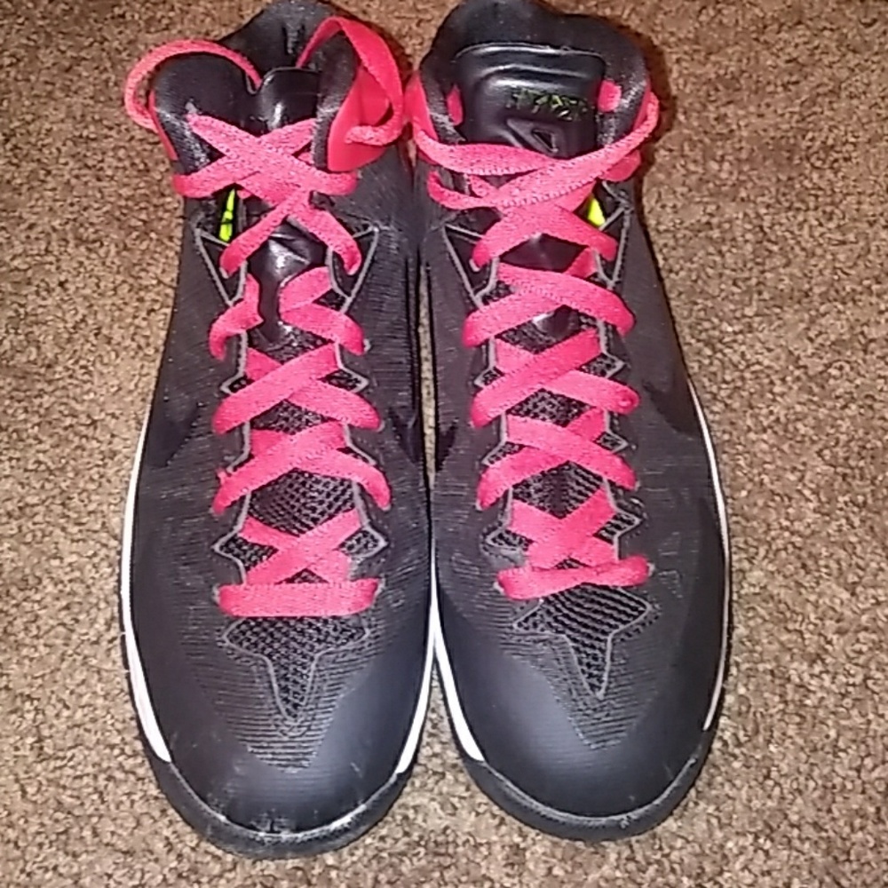 Black and red nike shoes