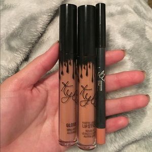 Kylie lip gloss and lip kit