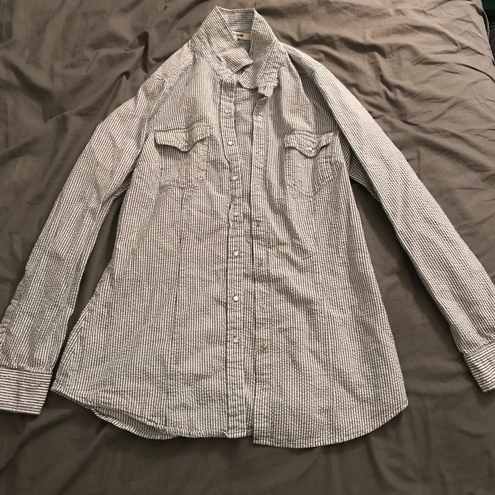 Button down, women's sear sucker shirt, medium