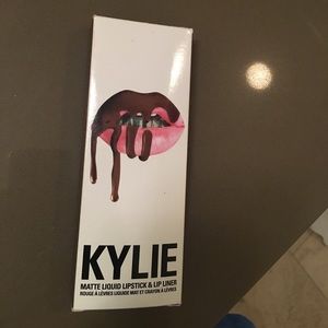 Kylie Jenner Matte Liquid Lipstick & Lip Liner