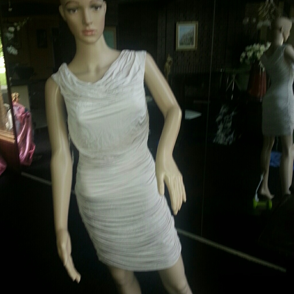 NWT DRESS BY H&M SIZE 8. 95% VISCOSE,5% Elastane c