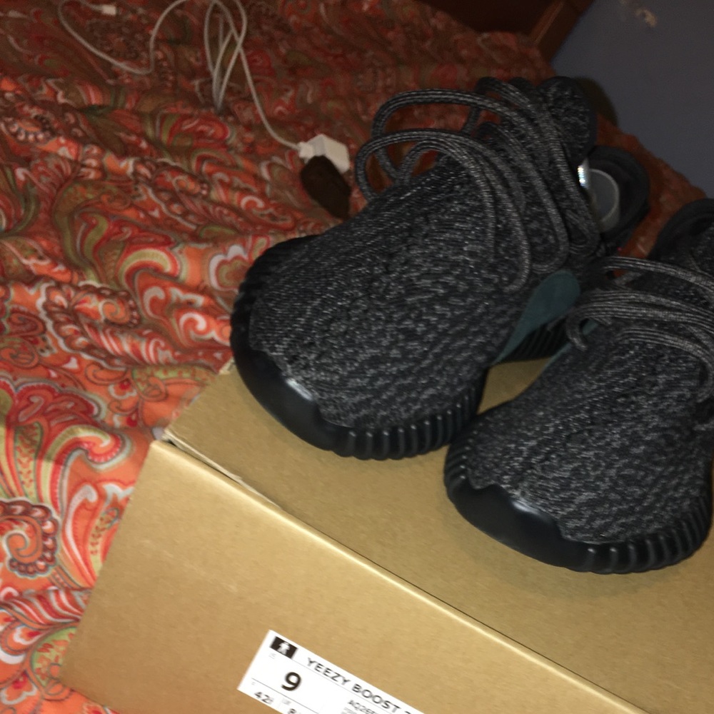 Yeezy 350 Pirate black
