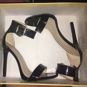 black strappy heals