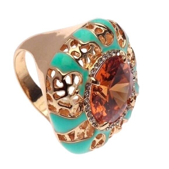 CLOSET CLOSING - Mint Champagne Statement Ring - Picture 3 of 3