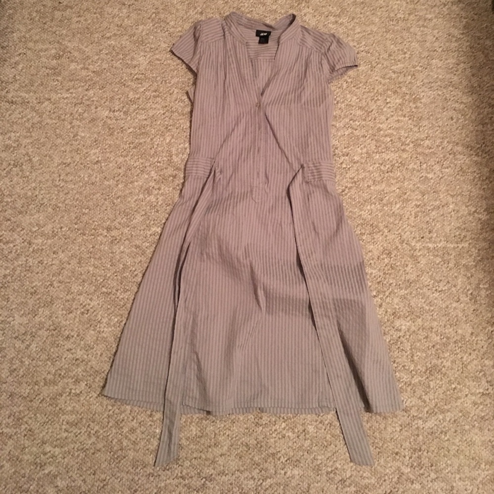 H&M Gray striped dress