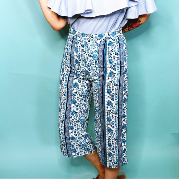 H&M Pants - Wide Leg Floral Print Cropped Trousers H&M Pants - Wide Leg Floral Print Cropped Trousers