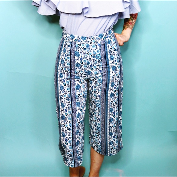 H&M Pants - Wide Leg Floral Print Cropped Trousers H&M Pants - Wide Leg Floral Print Cropped Trousers