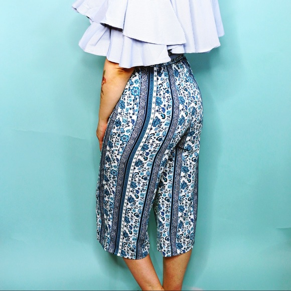 H&M Pants - Wide Leg Floral Print Cropped Trousers H&M Pants - Wide Leg Floral Print Cropped Trousers