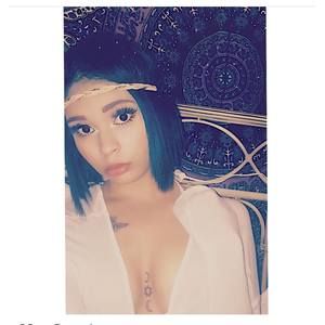 Meet your Posher, Iona