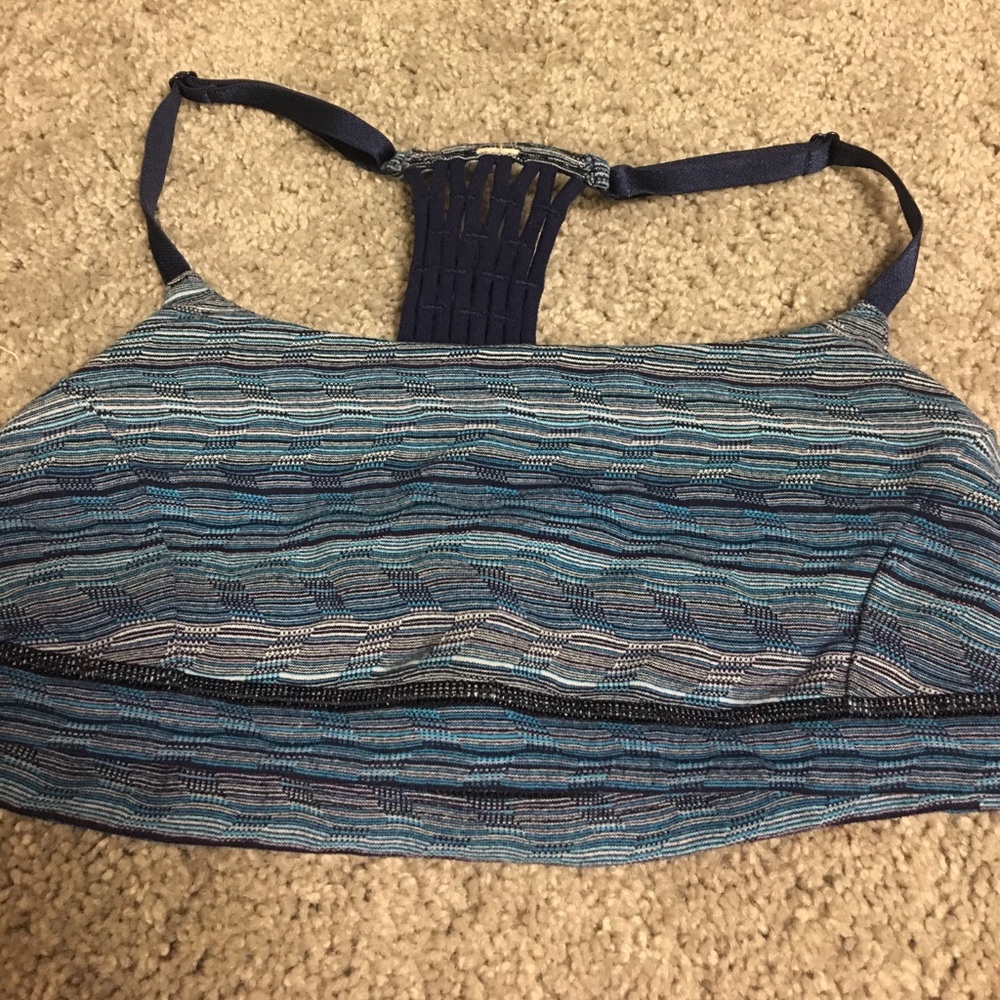 Lululemon sports bra size 4