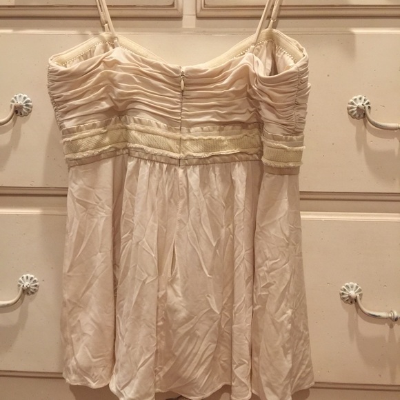 BCBG Maxazria elegant top, built-in bra, size M - Picture 3 of 4