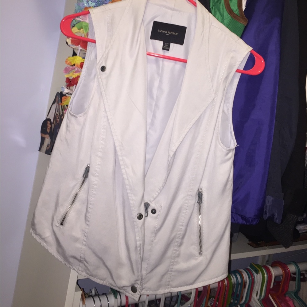 Vest like coverup thing