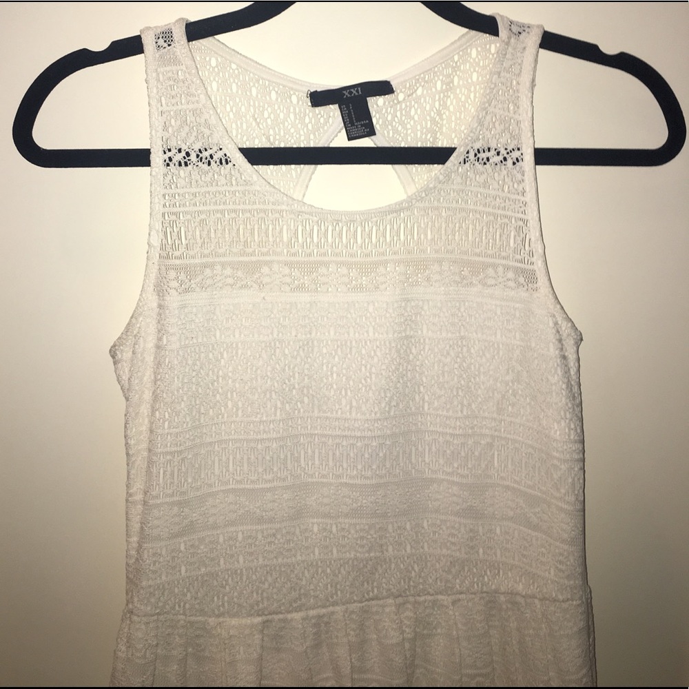 White lace sleeveless dress