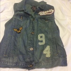 Jean vest• stylish • burgundy • white • gold
