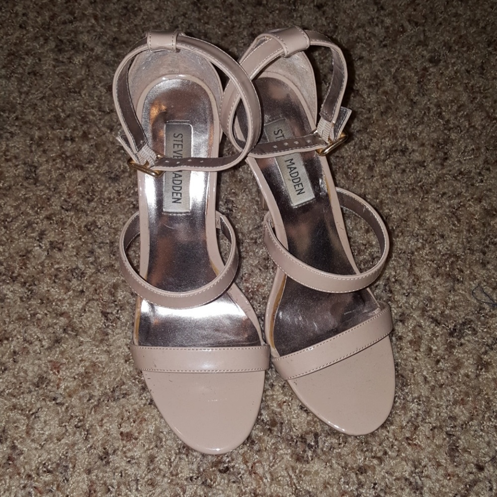 Sexy strappy sandals!