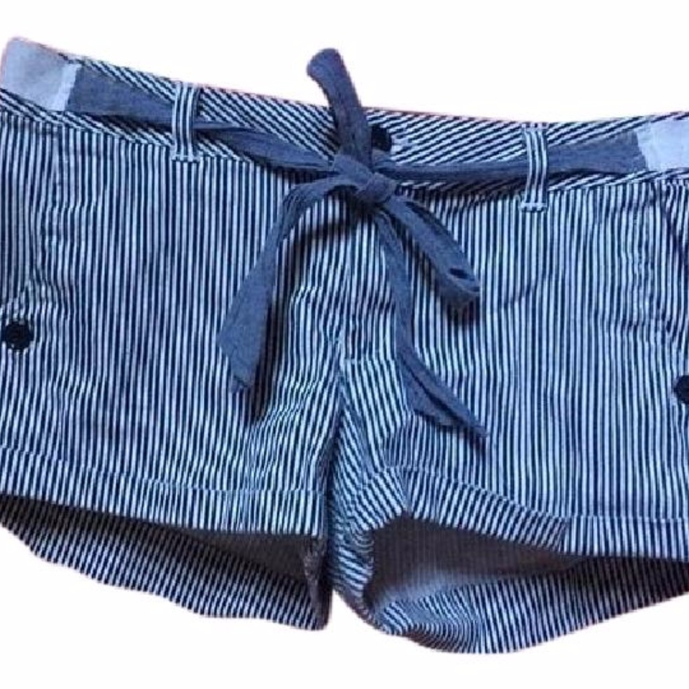 Nautical Style Blue And White Cuffed Preppy Shorts - Picture 2 of 4