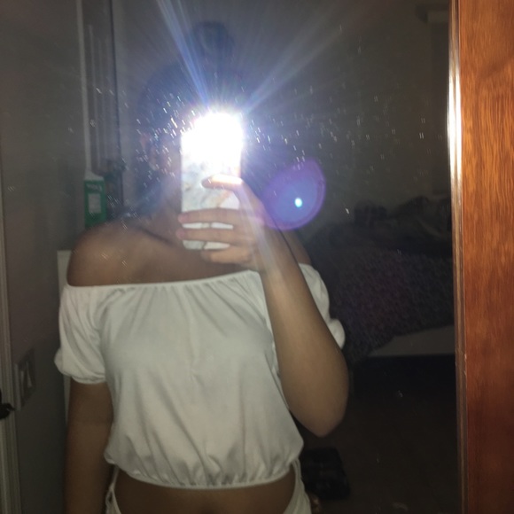 John Galt/ Brandy Melville off the shoulder top - Picture 3 of 3