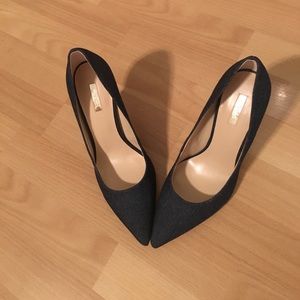 Blue denim pumps for your effortless styling