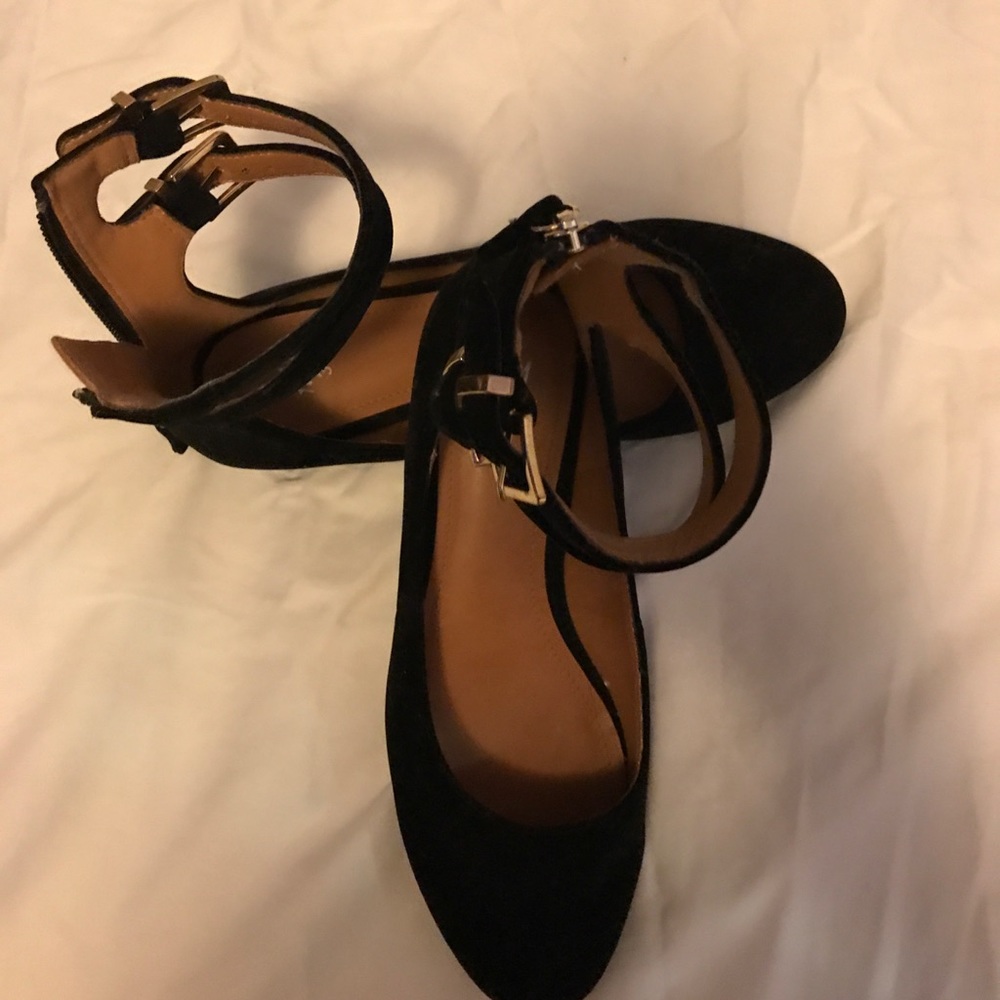 Black velvet low heels