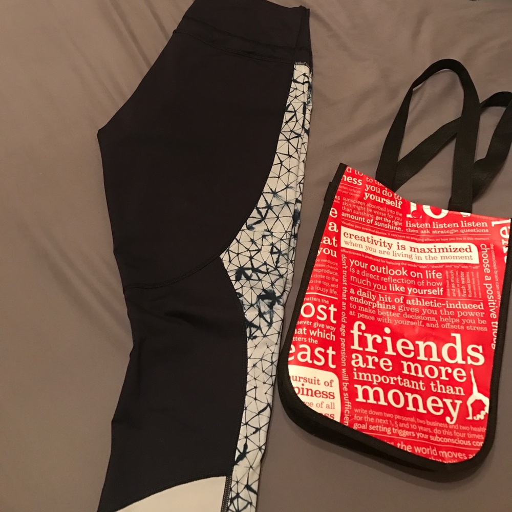 Lululemon Retreat 7/8 in Navy Blue