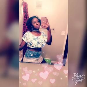 Meet your Posher, Debria