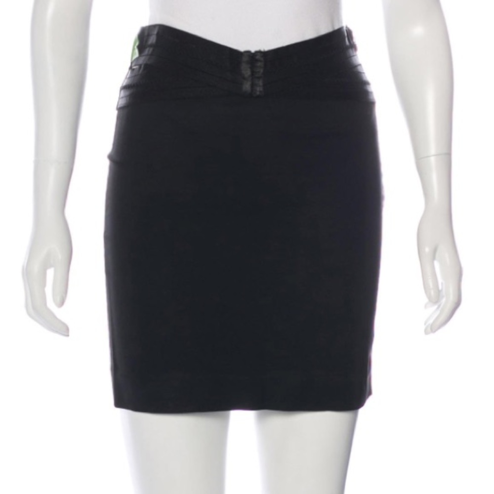 Elizabeth and James mini