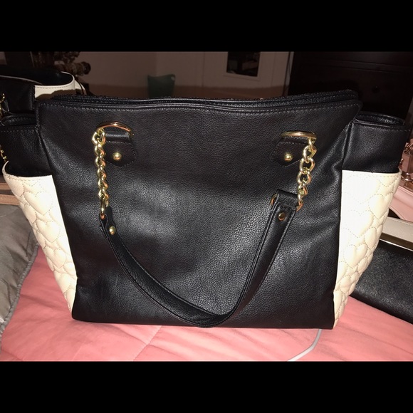 Betsey Johnson - Picture 2 of 3