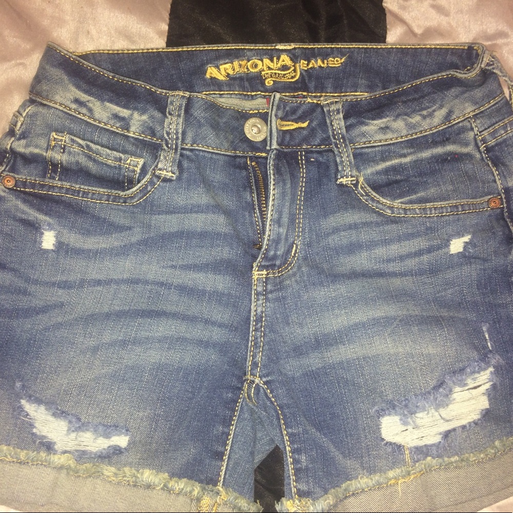 Capri-type shorts with rips (Arizona Jeans)