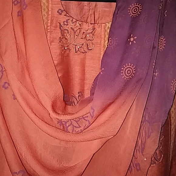 Indian Punjabi Pakistani Suit - Picture 2 of 4