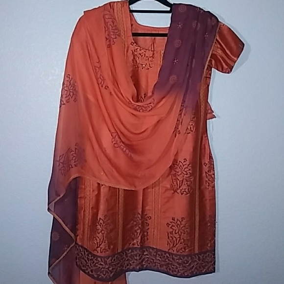 Indian Punjabi Pakistani Suit - Picture 3 of 4