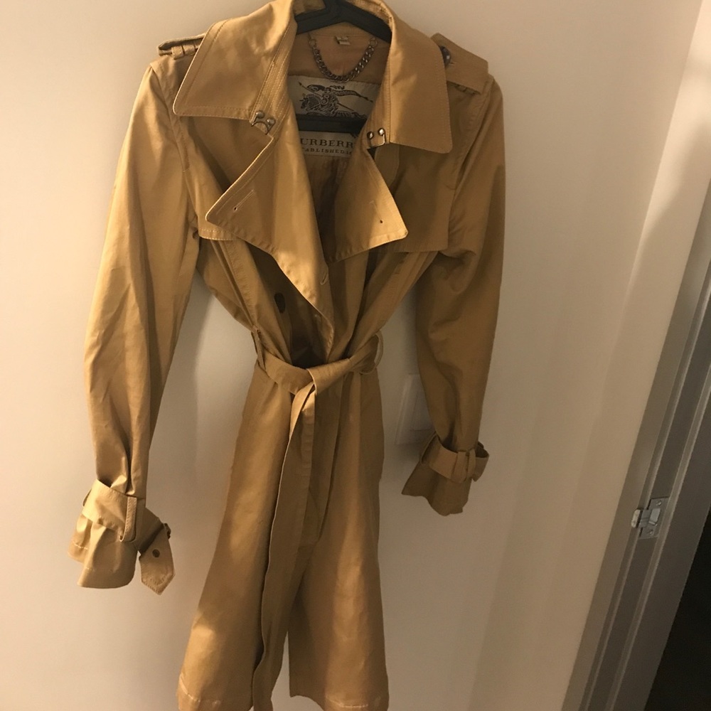 Women's Burberry Trench Coat Size Large
