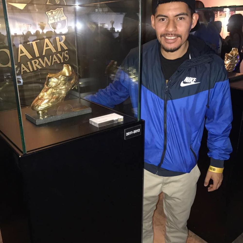 Meet your Posher, Dinho