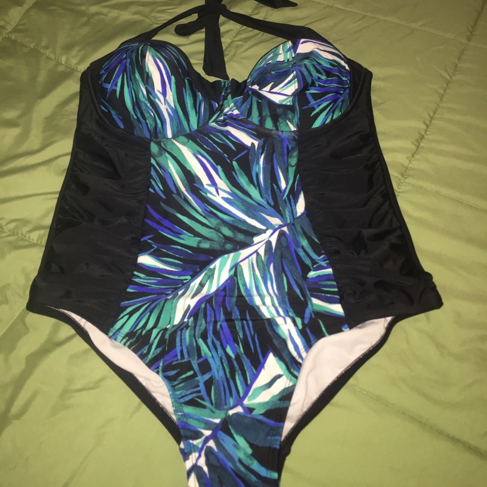 Ava & Viv NWOT size 16W swimsuit
