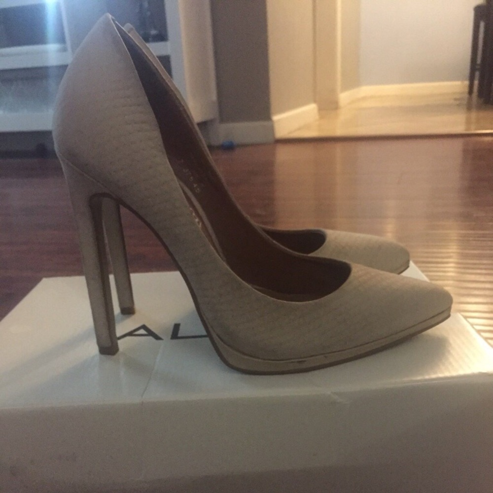 Off white Aldo heels