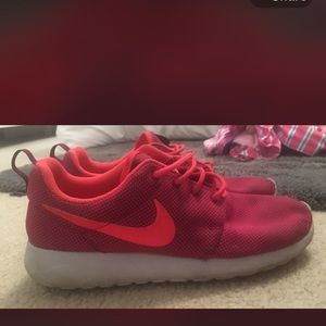 Nike roshes