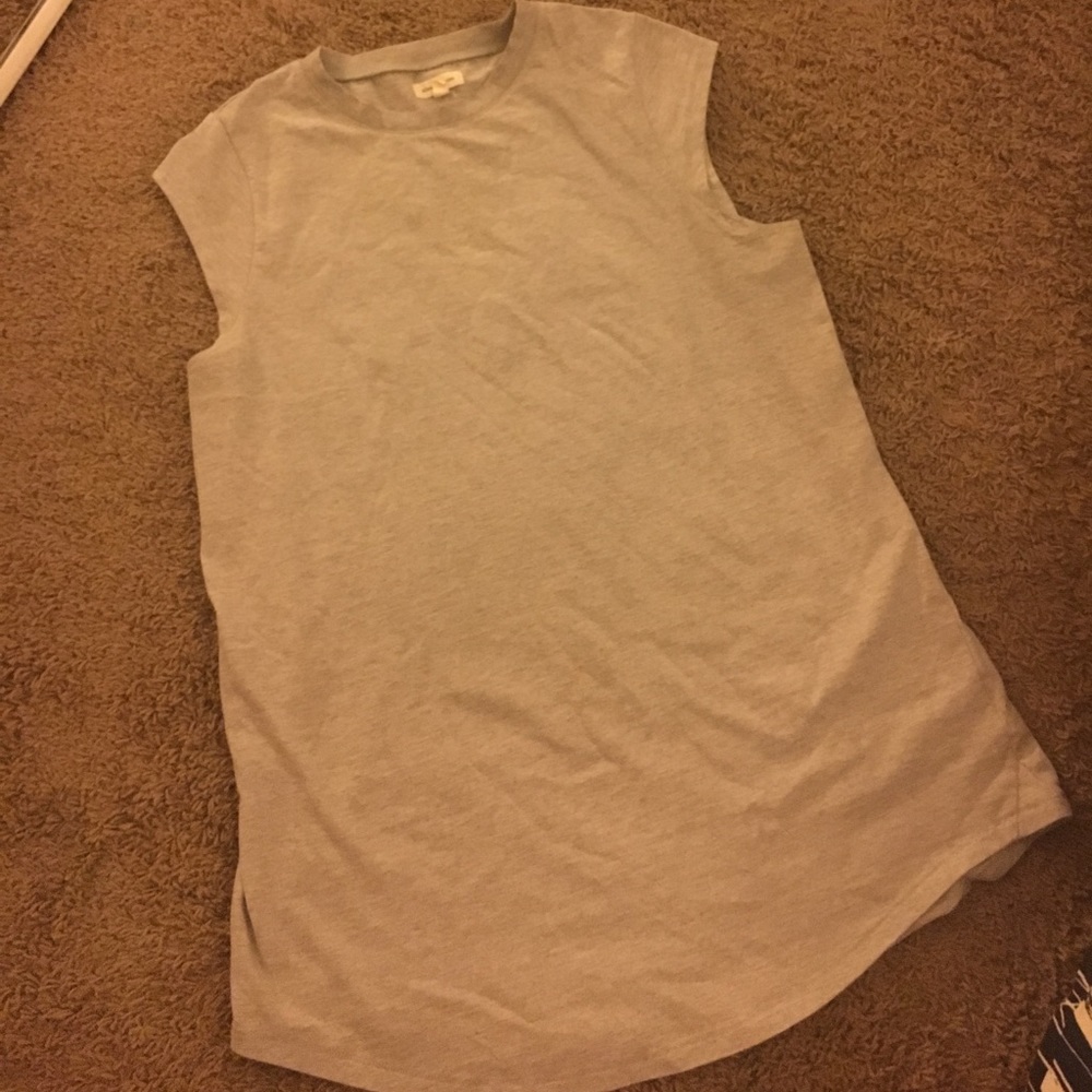 Silence and noise gray tee