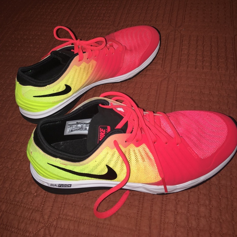 nike tennis shoes