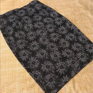 SOLD -- XS lularoe Cassie Skirt