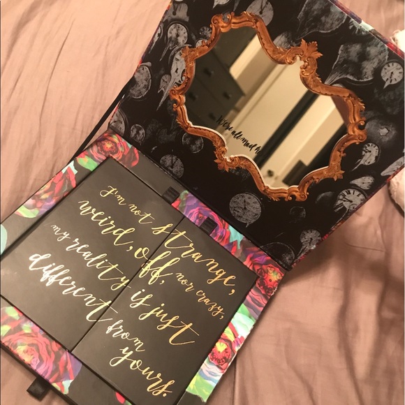 Alice through the looking glass palette