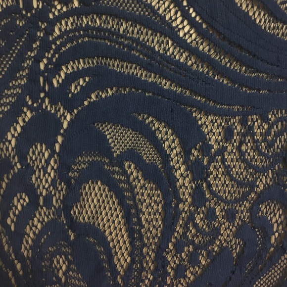 BCBGMaxAzria classy lace evening dress - Picture 3 of 4