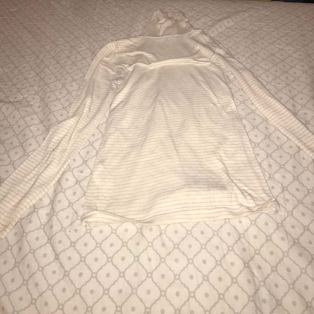 H&M white and gold striped turtle neck sweater