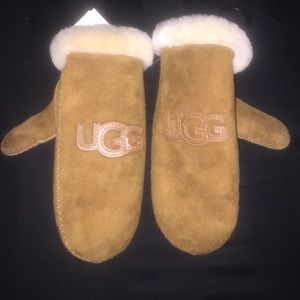 Authentic ugg mittens size medium 8
