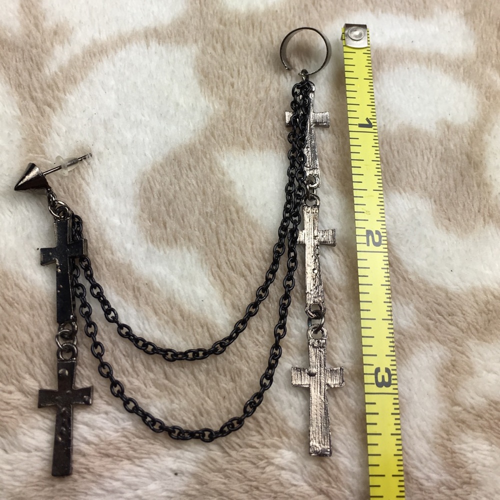 Cross Cuff Earring - Picture 3 of 7