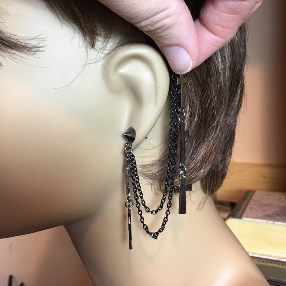 Cross Cuff Earring - Picture 5 of 7