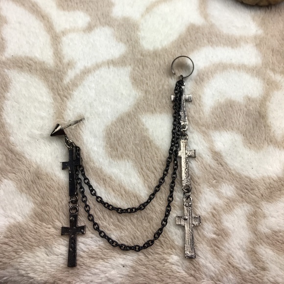 Cross Cuff Earring - Picture 2 of 7